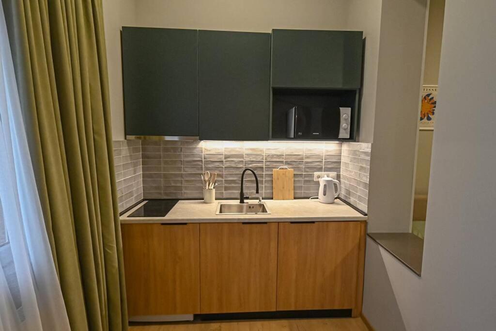 Studio With Balcony In Old City تبليسي المظهر الخارجي الصورة