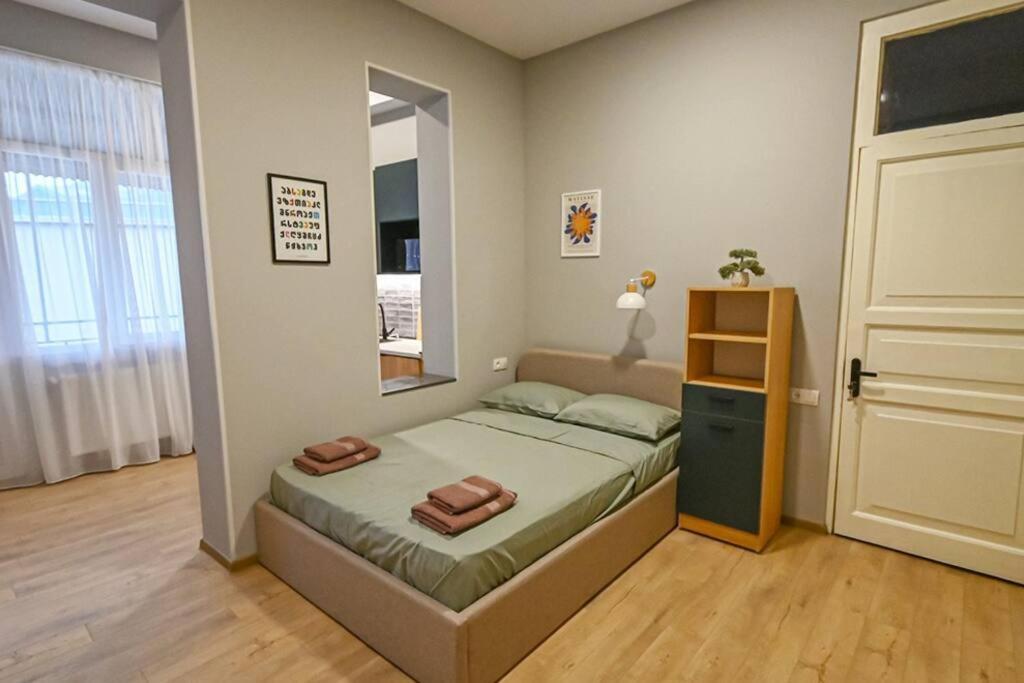 Studio With Balcony In Old City تبليسي المظهر الخارجي الصورة