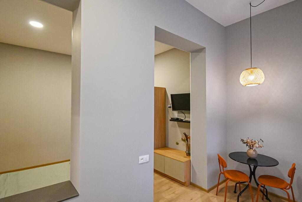 Studio With Balcony In Old City تبليسي المظهر الخارجي الصورة