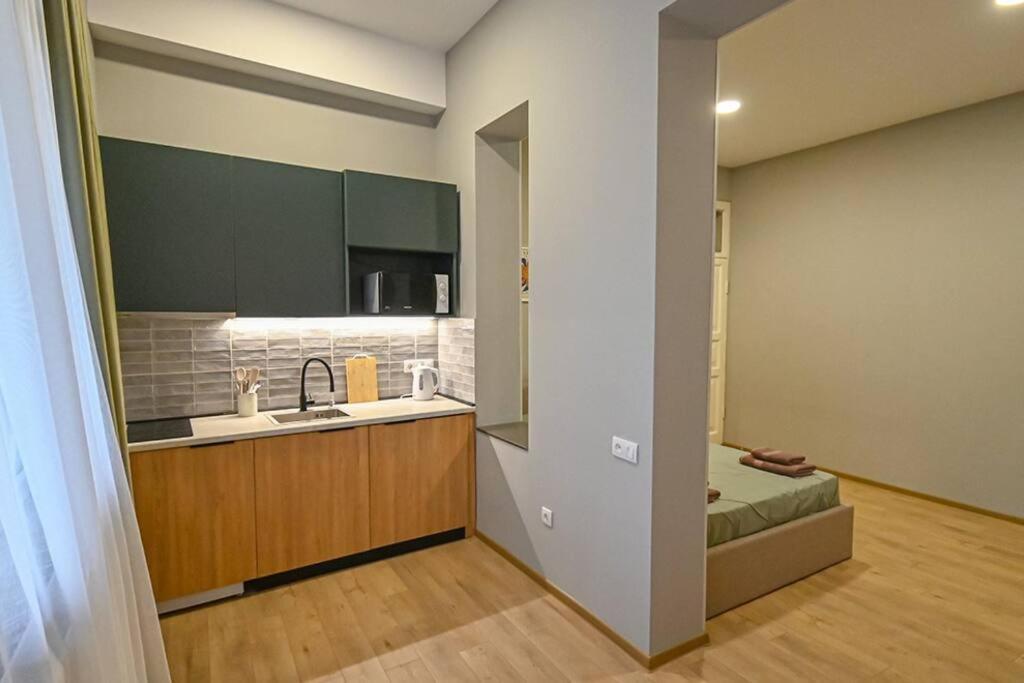 Studio With Balcony In Old City تبليسي المظهر الخارجي الصورة