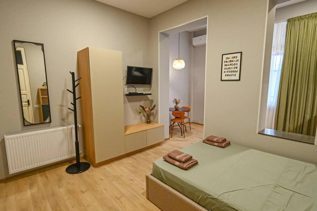 Studio With Balcony In Old City تبليسي المظهر الخارجي الصورة